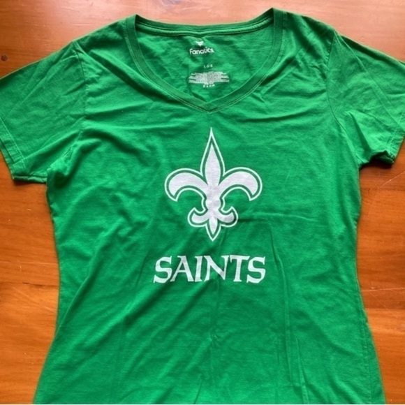 New Orleans T Shirt Saints Green NFL NFL Saints V Neck T-Shirt NWT Official - Picture 1 of 5
